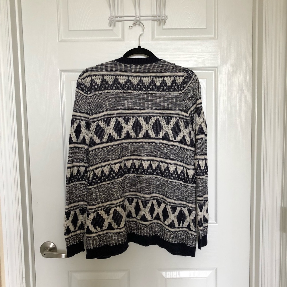 Cardigan. - Picture 2 of 3